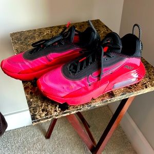 Men’s athletic Nike shoe great condition